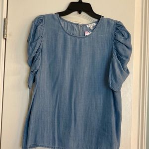 Super cute top from local boutique! Brand new! Chambray city top! Size large!